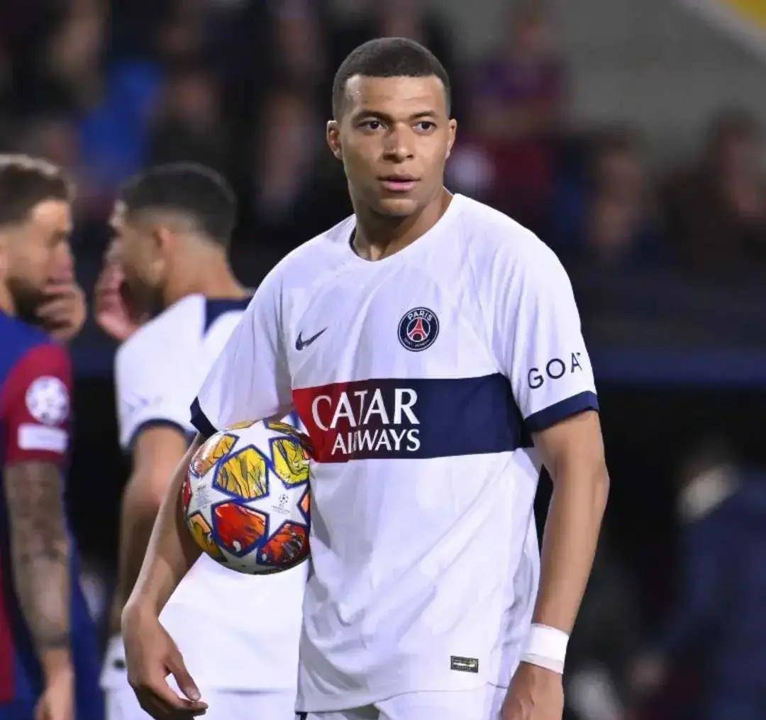 姆巴佩在巴塞罗那比赛中高光表现，精彩发挥引发热议！的简单介绍-ayx爱游戏app